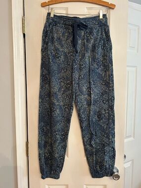 Anthropologie Men's Navy Blue Patterned Jogger Sweatpants